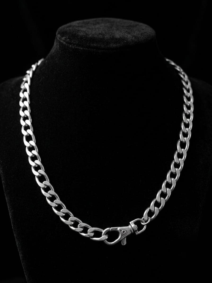 Metal clasp choker — image 2